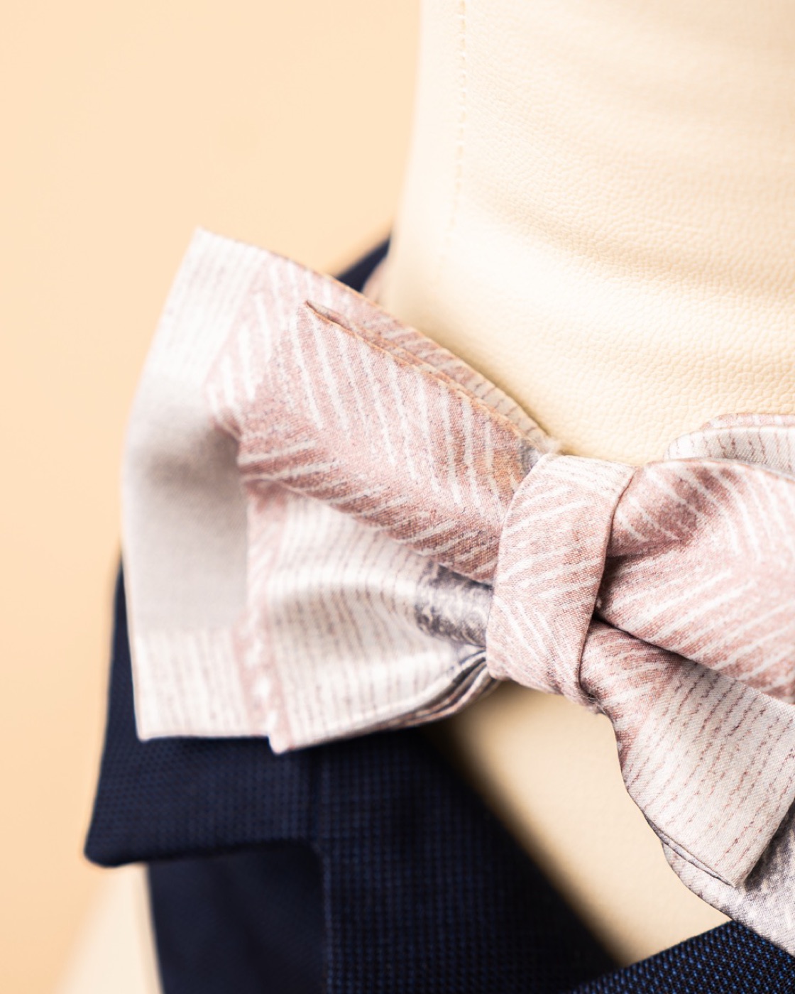 Biella Bow — worn, detail